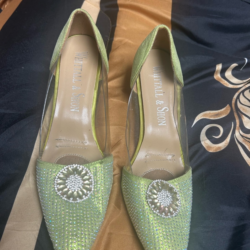 Elegant Green Women's Shoes by Whitetall & Shon used once
